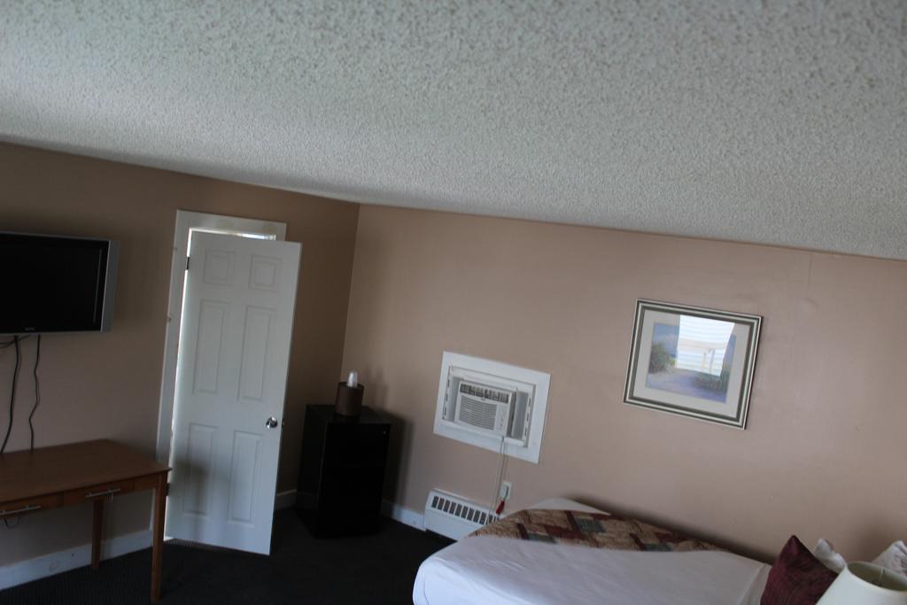 Capri Motel Dartmouth Exterior photo