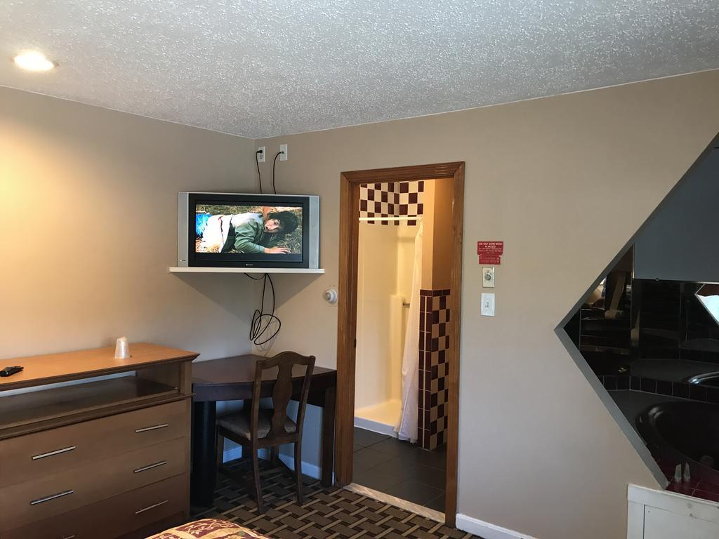 Capri Motel Dartmouth Exterior photo
