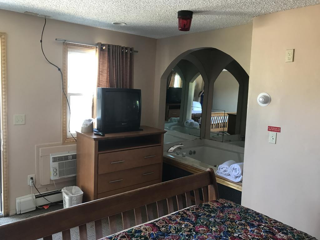 Capri Motel Dartmouth Exterior photo